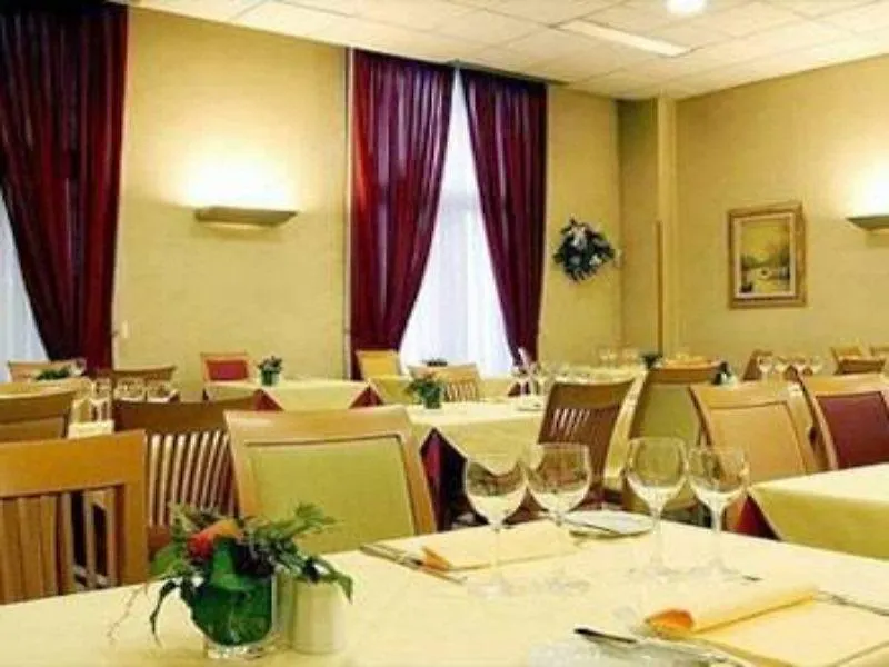 Ih Hotels Milano Lorenteggio 4*, Milan Italy