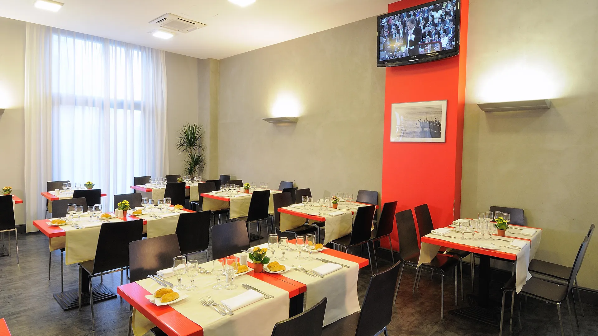 Ih Hotels Milano Lorenteggio 4*, מילאנו איטליה