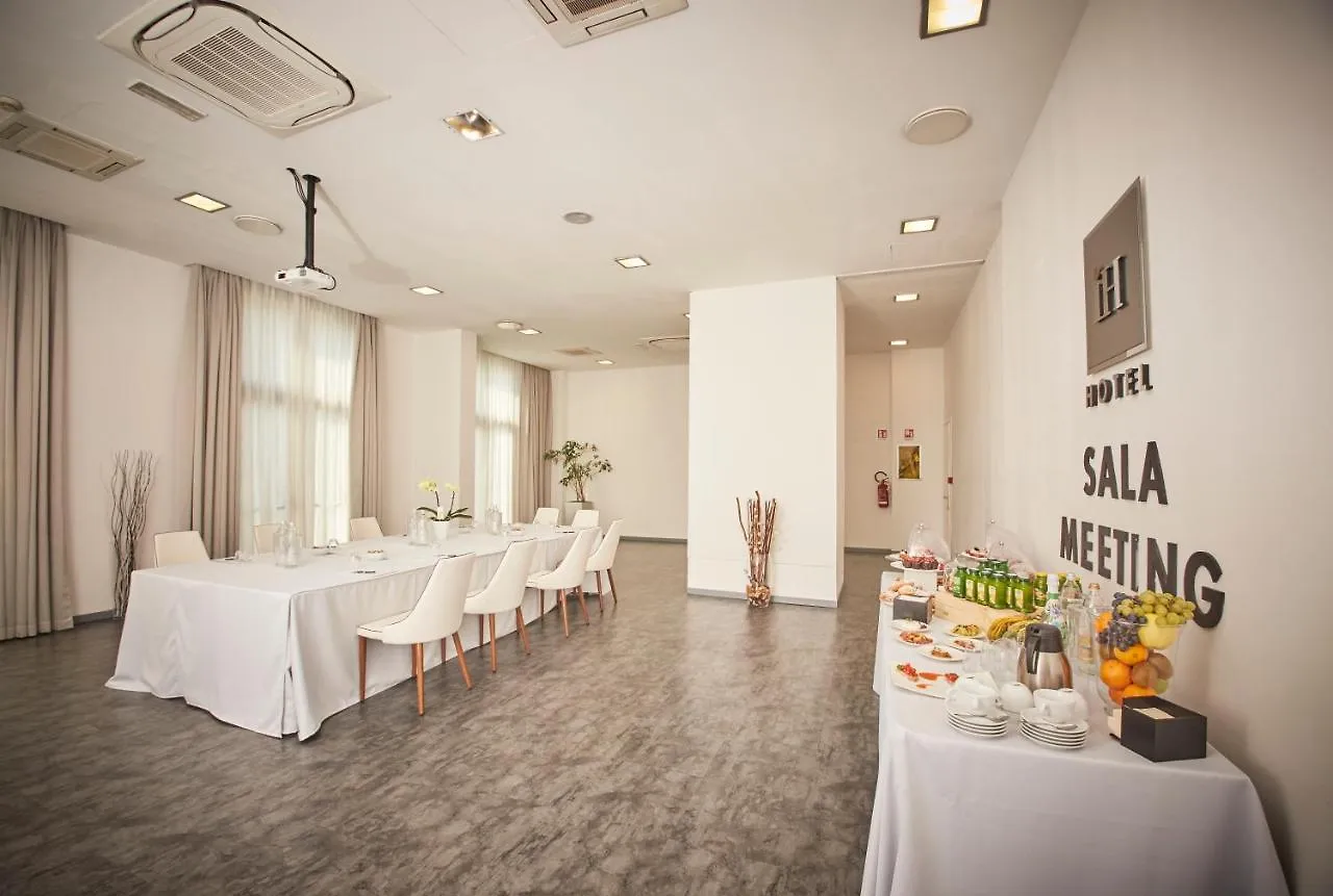 Ih Hotels Milano Lorenteggio  מילאנו