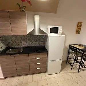 Alex Comfort House Olaszország