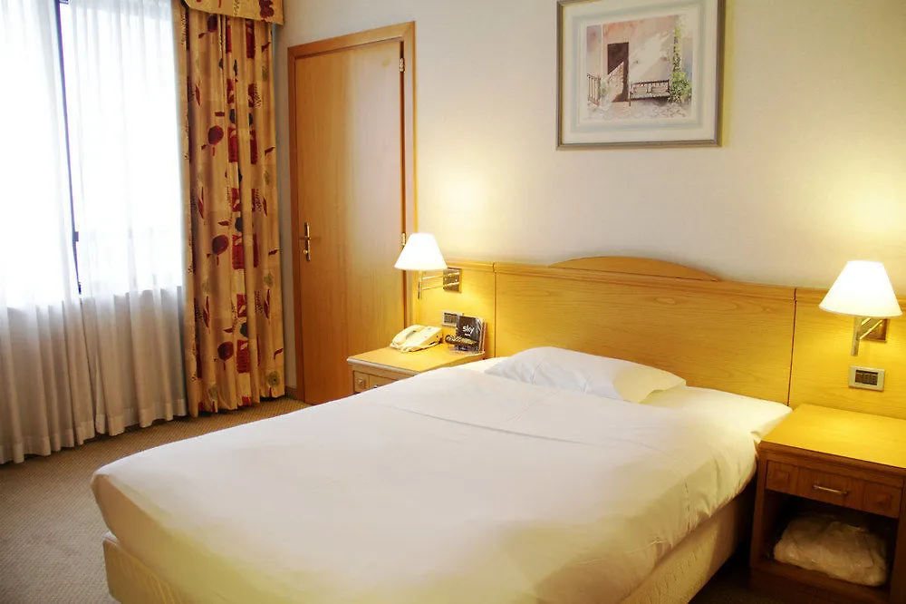 Ih Hotels Milano Lorenteggio Italy