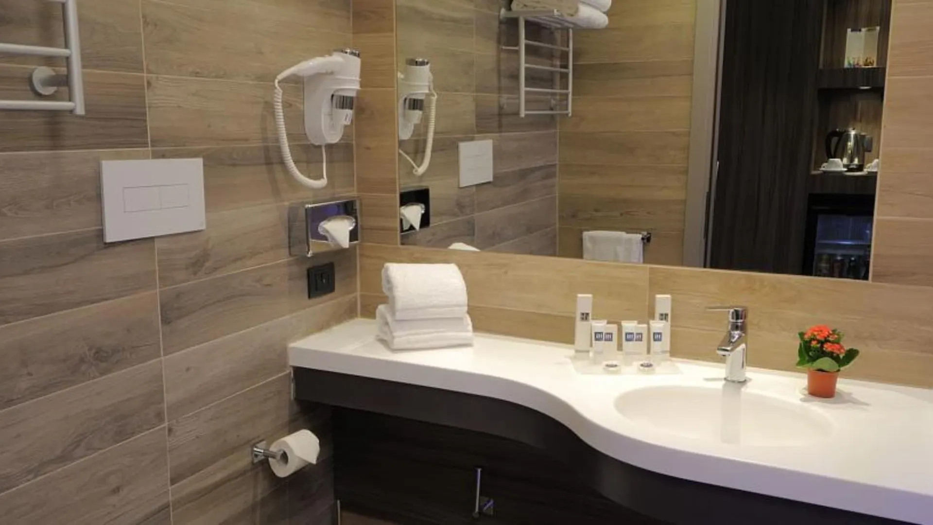 Ih Hotels Milano Lorenteggio 4*, Milan