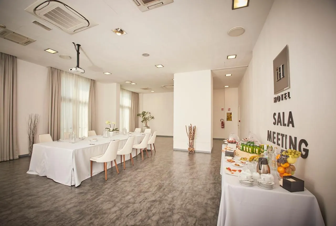 Ih Hotels Milano Lorenteggio  Milan