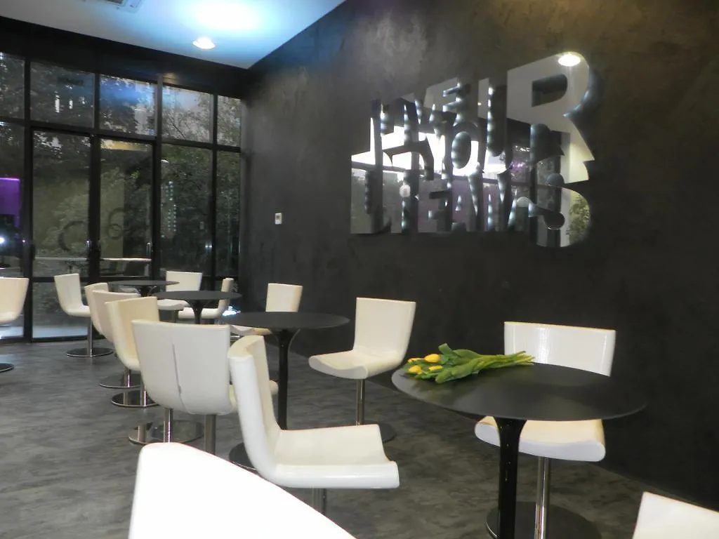 Ih Hotels Milano Lorenteggio 4*, Milan